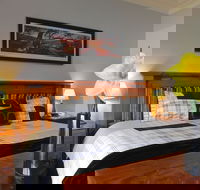 Moore Park Inn - Accommodation Mooloolaba