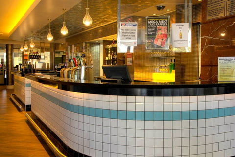 The Crown Hotel Motel - Accommodation Mooloolaba 1