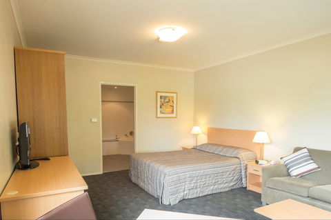The Crown Hotel Motel - Accommodation Mooloolaba 3