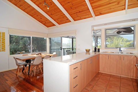 Barrakee Beach House - Accommodation Mooloolaba 2