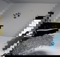 Hickory Moon - Accommodation Mooloolaba