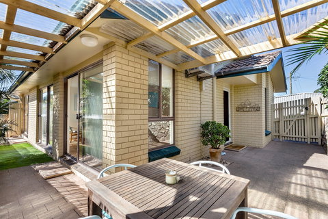 Shearwater At Shoal Bay Cottage One - Dogs Welcome! - Accommodation Mooloolaba 2