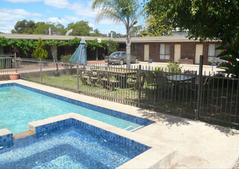 Sportsman Inn Motel - Accommodation Mooloolaba 0