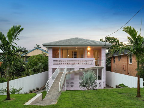 Sunset Beach - Surfside - Accommodation Mooloolaba 1