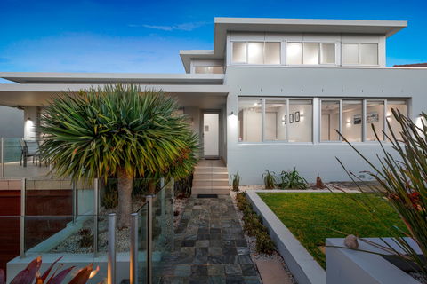 Elanora - Accommodation Mooloolaba 0
