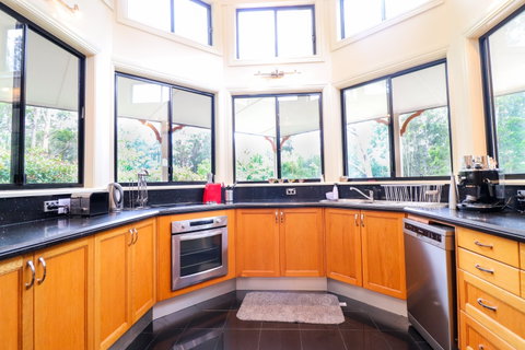 Lumeah House - Accommodation Mooloolaba 2