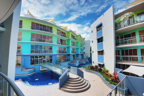 Rolling Surf Resort - Accommodation Mooloolaba 1