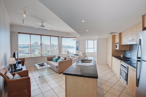 Rolling Surf Resort - Accommodation Mooloolaba 2