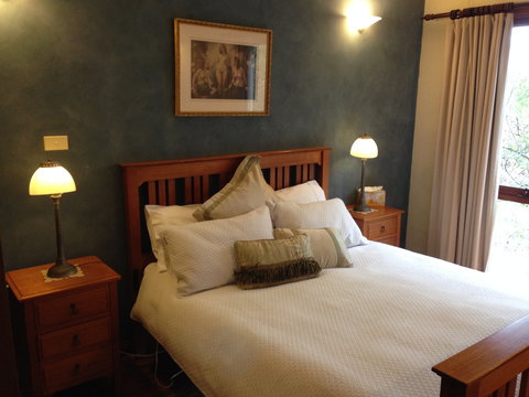 Studio Cottages Romantic Hideaway - Accommodation Mooloolaba 0