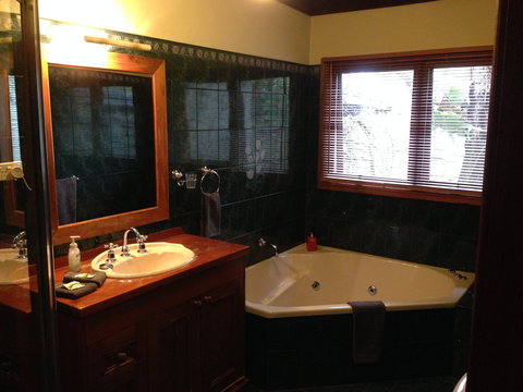 Studio Cottages Romantic Hideaway - Accommodation Mooloolaba 1