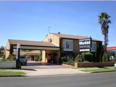Estelle Kramer Motor Inn - Accommodation Mooloolaba 4