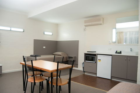 Bishop's Lodge - Accommodation Mooloolaba 0