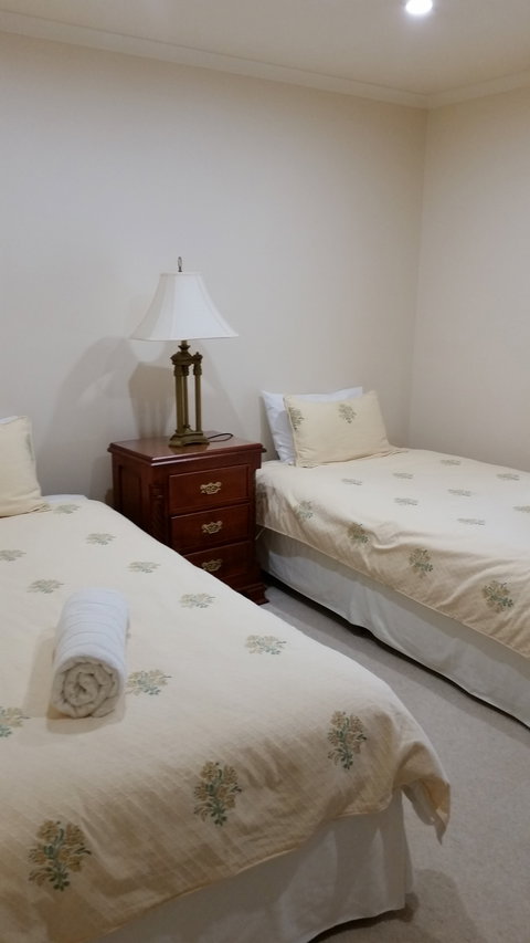 Carolynnes Cottages - Blue Wren Cottage - Accommodation Mooloolaba 1