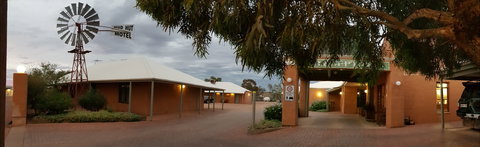 Mud Hut Motel - Accommodation Mooloolaba 0