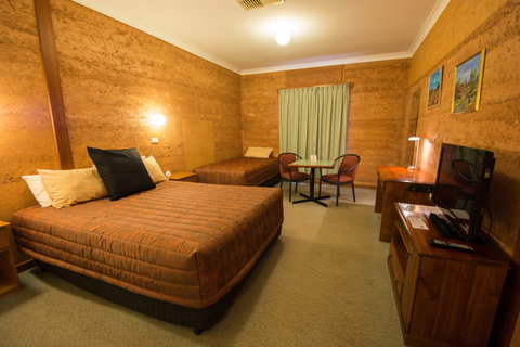 Mud Hut Motel - Accommodation Mooloolaba 2