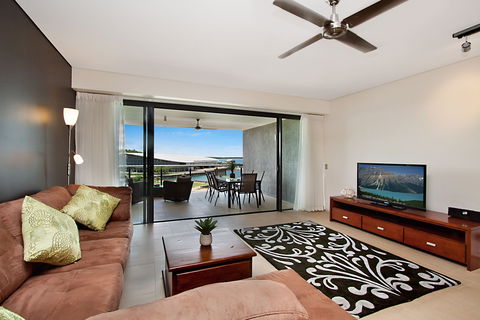 Akuna Waterfront - Accommodation Mooloolaba 2