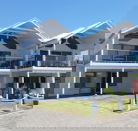 Beachcomber Beachfront  Beach House At Port Elliot on Horseshoe Bay - Accommodation Mooloolaba