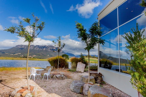 Eagles Nest Retreat - Accommodation Mooloolaba 0