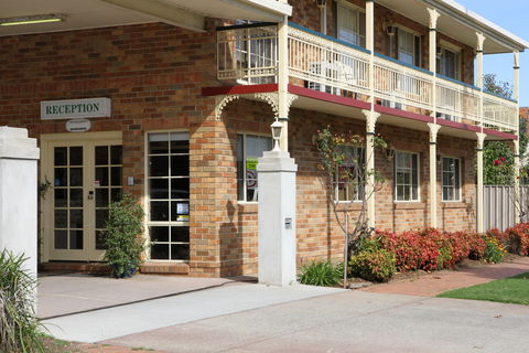 Grand Manor Motor Inn - Accommodation Mooloolaba 0