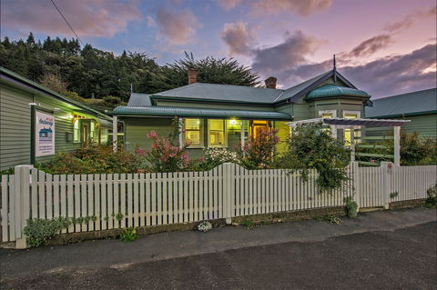 Mt Lyell Anchorage - Accommodation Mooloolaba 0