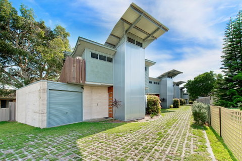 Sun Worship Crescent Head Eco Villas - Accommodation Mooloolaba 1
