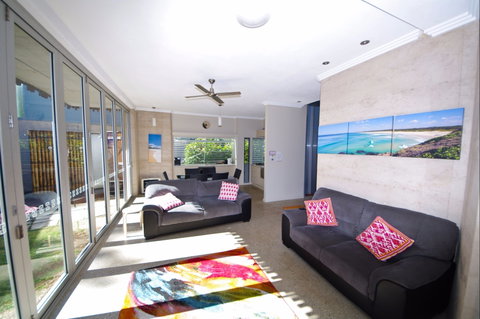 Sun Worship Crescent Head Eco Villas - Accommodation Mooloolaba 2