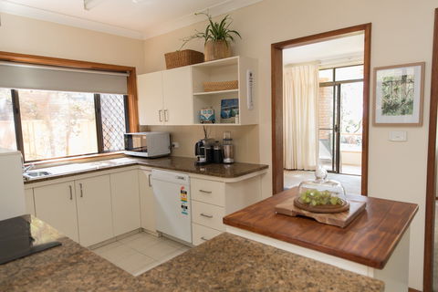 Taranaki Beach Unit - Accommodation Mooloolaba 1