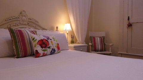 The Globe Inn - Accommodation Mooloolaba 0