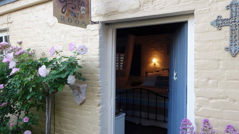 The Globe Inn - Accommodation Mooloolaba 2