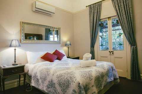 Glenella Guesthouse - Accommodation Mooloolaba 0
