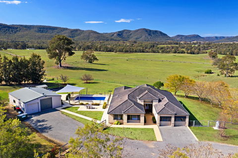 Hillbrook Estate - Accommodation Mooloolaba 0