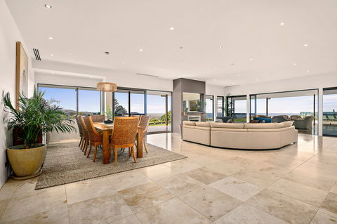 Mont Sapphire Luxury Retreat - Accommodation Mooloolaba 0