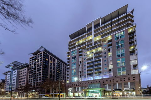Oaks Adelaide Embassy Suites - Accommodation Mooloolaba 0