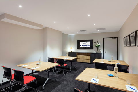 Oaks Adelaide Embassy Suites - Accommodation Mooloolaba 2