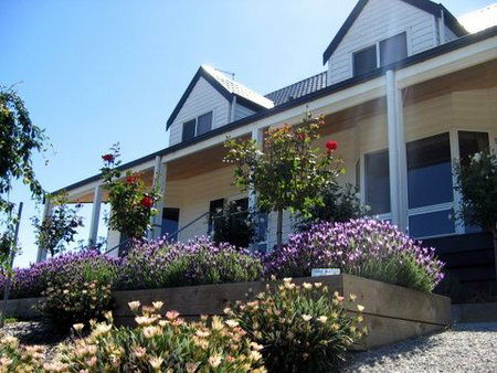 Canadian Lodge - Accommodation Mooloolaba 0