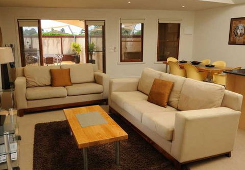 Sackville Apt No 1 - Accommodation Mooloolaba 2