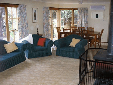 Mansfield House - Accommodation Mooloolaba 2