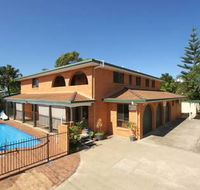 Airlie Court Holiday Apartments - Accommodation Mooloolaba