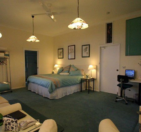 Pratically Lakeside B & B - Accommodation Mooloolaba 1
