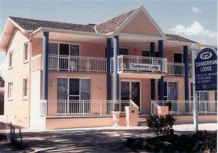 Canberran Lodge - Accommodation Mooloolaba 0