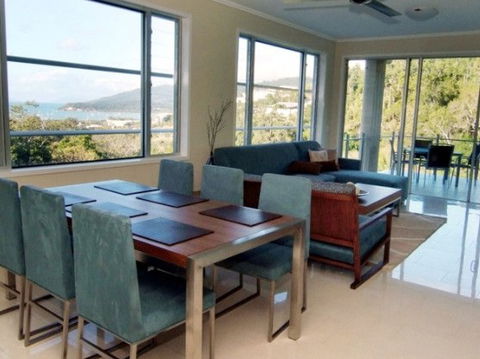 Summit Apartments Airlie Beach - Accommodation Mooloolaba 2