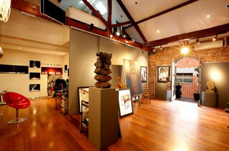 Warburton Lane Exhibits - Accommodation Mooloolaba 2