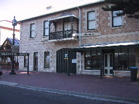 Custon SA Accommodation Mooloolaba