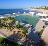 Kings Beach - Beachfront Salt Water Pool - Accommodation Mooloolaba