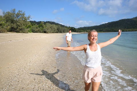 1-Night Whitsundays Tour By Catamaran With Paradise Cove Resort From Airlie Beach - Accommodation Mooloolaba 0