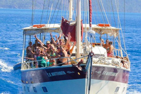 2-Day Whitsundays Sailing Adventure: SV Whitehaven - Accommodation Mooloolaba 5