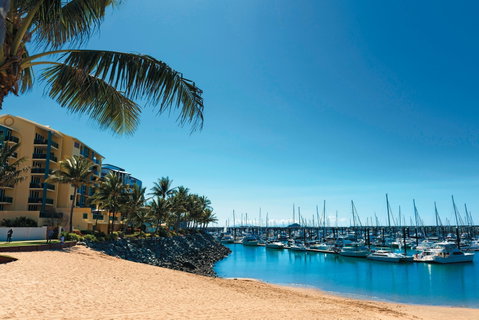 Mackay Harbour Beach - Accommodation Mooloolaba 1