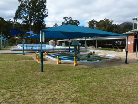 Marysville Outdoor Swimming Pool - Accommodation Mooloolaba 2