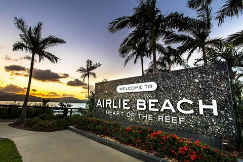 Shared Arrival Transfer: Proserpine Airport To Airlie Beach & Surrounds - Accommodation Mooloolaba 2