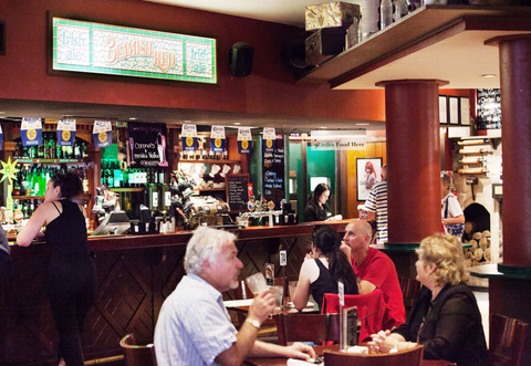 O'Malley's Irish Pub - Accommodation Mooloolaba 2